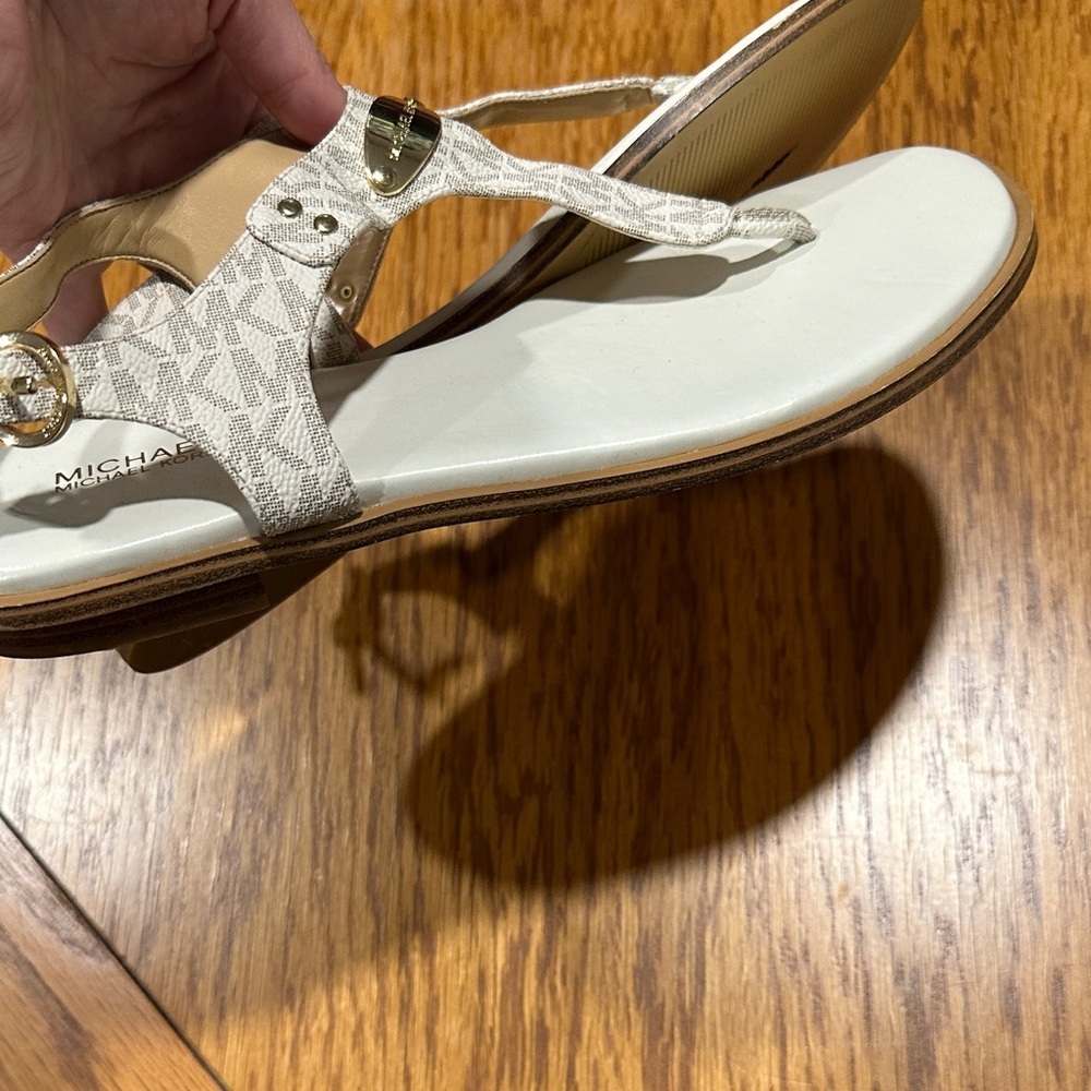 *MICHAEL KORS* Cream x Tan Logo Print MK Plate Sandals Size 9.5 - Picture 7 of 13
